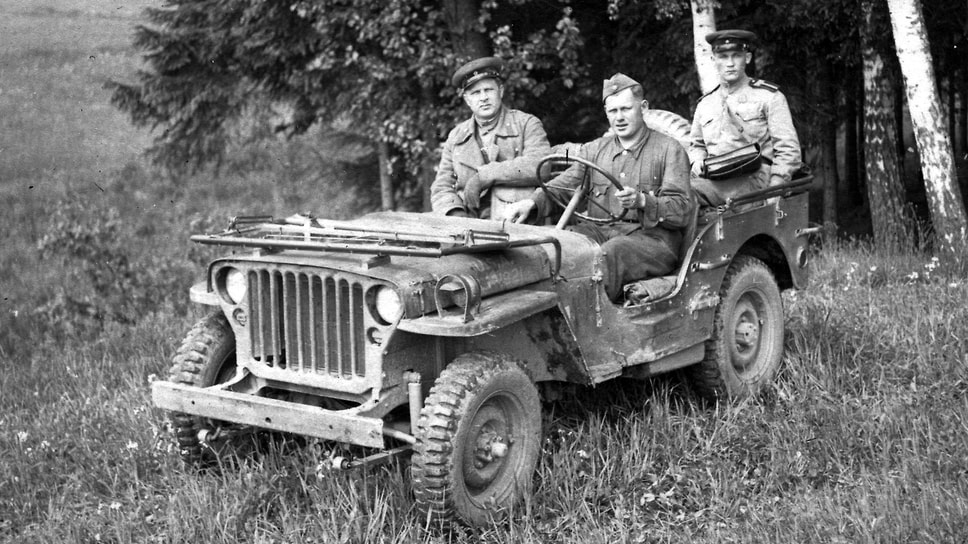 Джипы Willys-MB в массовом порядке поставлялись в СССР по ленд-лизу в годы Великой Отечественной войны — всего союзники отправили около 52 тысяч машин. В Красной армии «Виллисы» использовались как командирские автомобили и тягачи 45 мм противотанковых пушек
