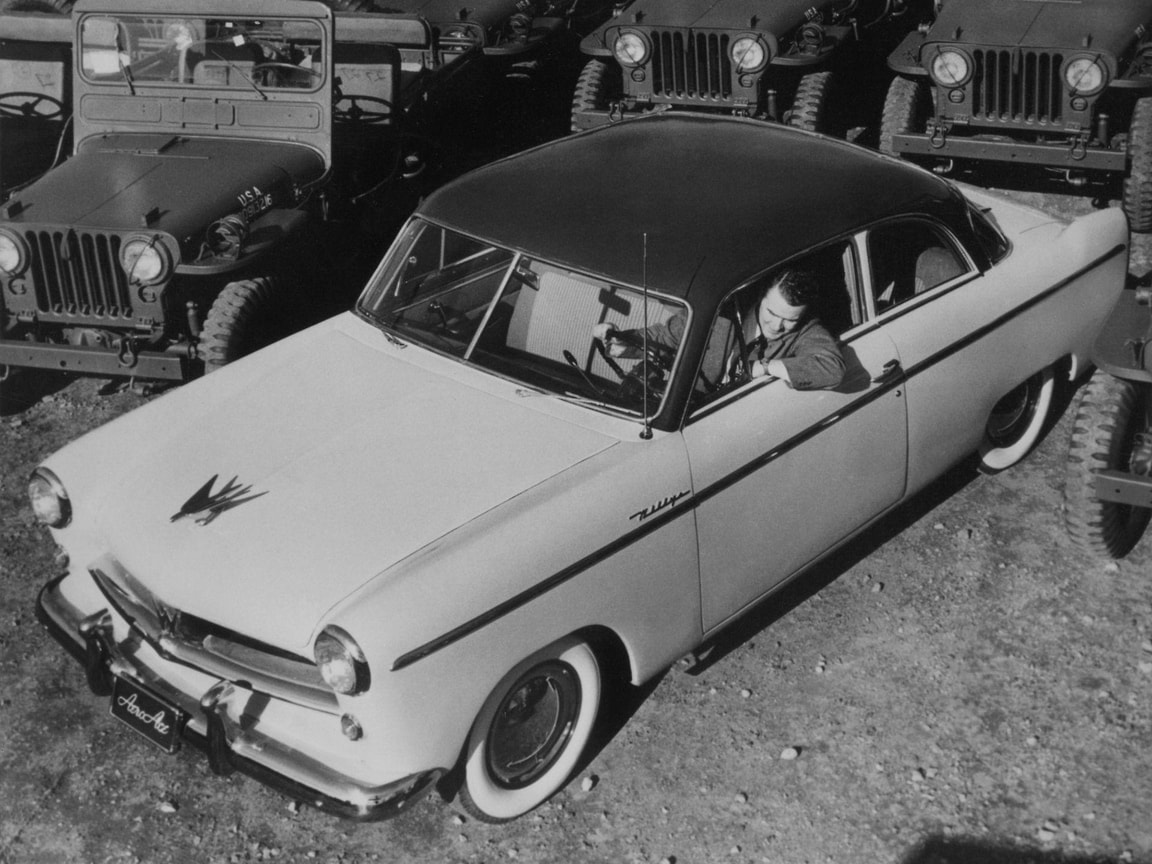 Только в начале 50-х годов компания предприняла попытку вернуться на рынок традиционных легковых автомобилей, но представленная в 1951 году модель Willys Aero не оправдала надежд. В 1953 году компания Willys-Overland Motors слилась с Kaiser Motors. Модель Willys Aero еще долго выпускалась в Северной и в Южной Америке, причем, в последней до 70-х годов. После объединения производство джипов выделилось в отдельную марку Kaiser-Jeep, ставшей с 1963 года просто Jeep