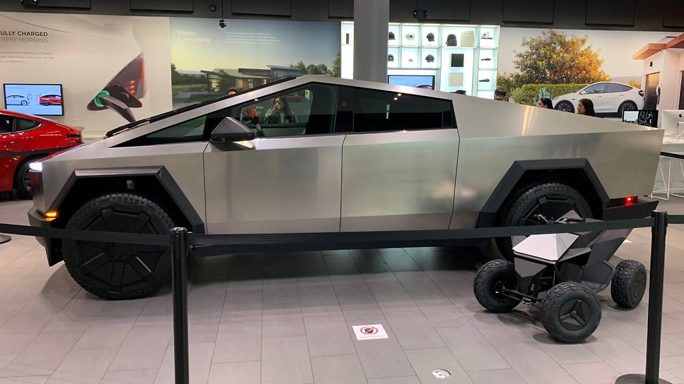 Tesla Cybertruck в шоуруме компании в Сан-Хосе
