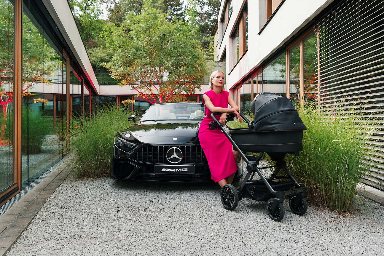 Бренды Mercedes-Benz и Mercedes-AMG в сотрудничестве с Hartan выпустили новую линейку детских колясок