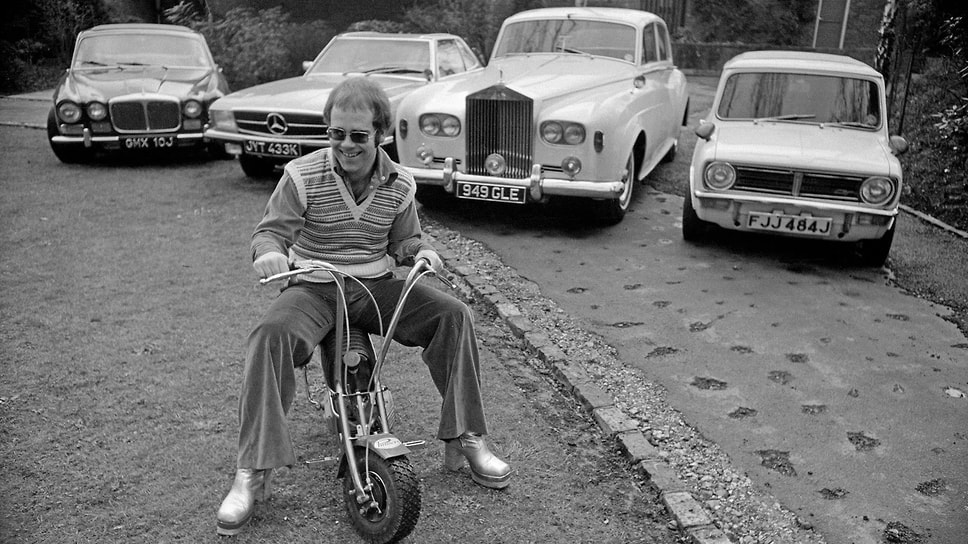В автопарке Элтона Джона за десятилетия побывали самые разные автомобили, но больше всего среди них было, конечно же, британских машин